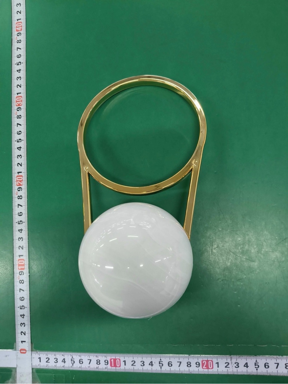 A Classy Chic Boutique Gold-Accented White Sphere Handbag - Picture 7 of 8